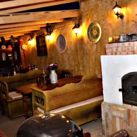 Castle Wellness Bed & Breakfast 4*