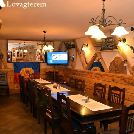 Castle Wellness Bed & Breakfast 4*