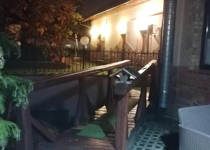 Castle Wellness Bed and Breakfast 4*