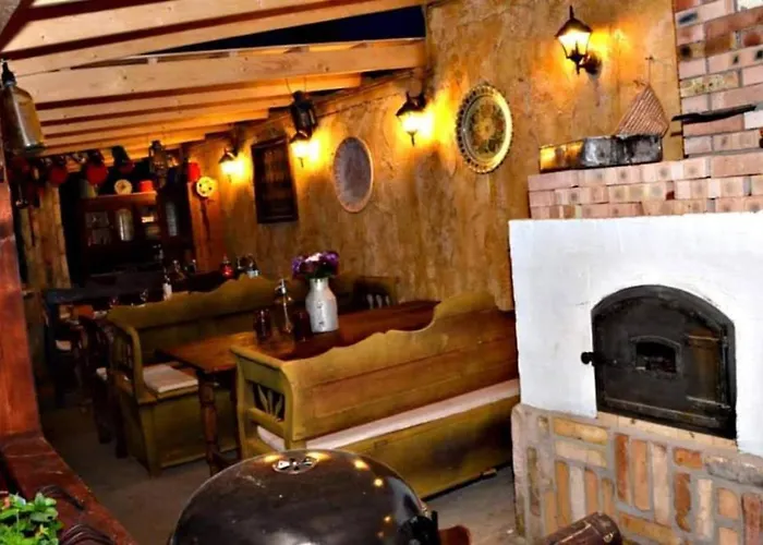Castle Wellness Bed and Breakfast 4*