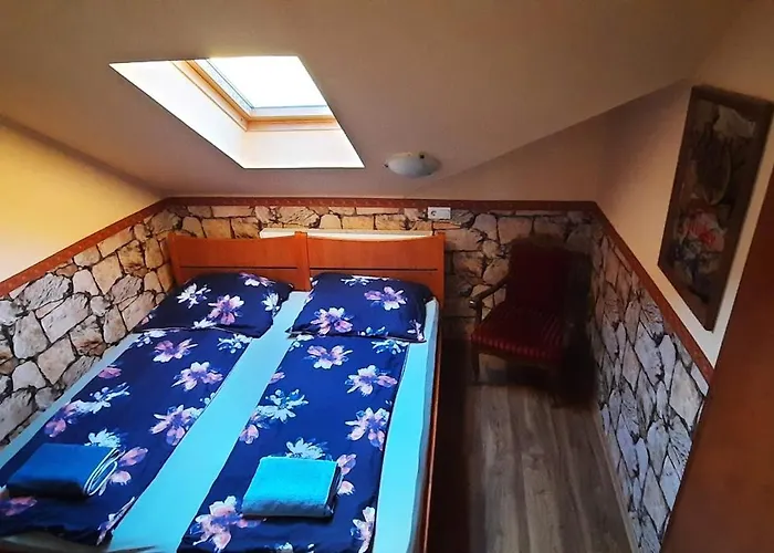 Castle Wellness Bed & Breakfast 4*